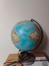 Mappamondo illuminato