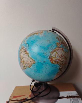 Mappamondo illuminato