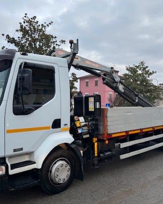 Camion con gru