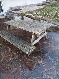 tavolo con panchine in legno 