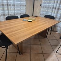 Tavolo da conferenza 