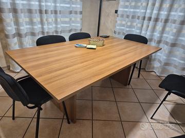 Tavolo da conferenza 