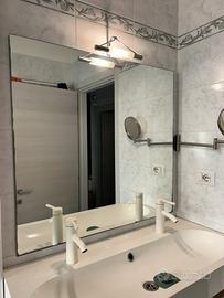 Specchio da parete con luce integrata