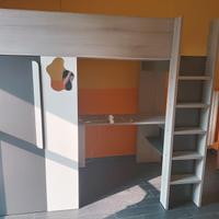 Letto a castello con armadio e scrivania