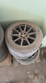Cerchi in lega Porsche Macan con gomme complete
