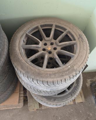 Cerchi in lega Porsche Macan con gomme complete