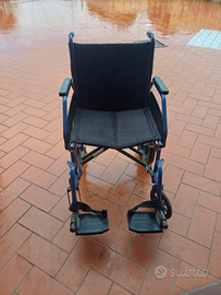 Sedia a rotelle pieghevole