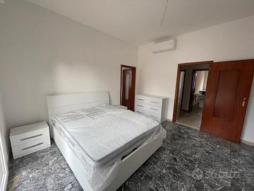 Zona Policlinico: stanza con salottino privato