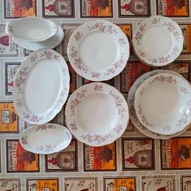 Servizio patti antichi con decori floreali