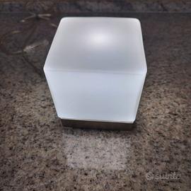Lampada cubo comodino