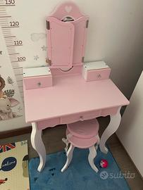 Postazione trucco bambina