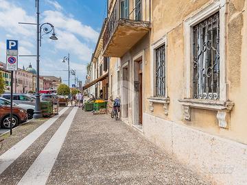 CASA SEMINDIPENDENTE A VILLAFRANCA DI VERONA