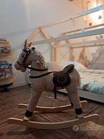 Cavallo a dondolo città del sole