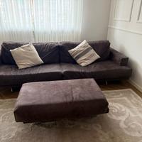 Divano marca Bodema in nabuk, 250x105 e pouf 60x10