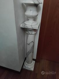 Colonna marmo bianco di carrara con vaso