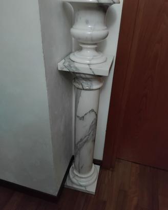 Colonna marmo bianco di carrara con vaso