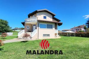 Villa di 300 m² con più di 5 locali e box auto dop