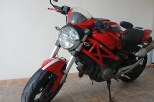 Ducati Monster 696 - 2011
