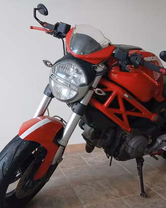 Ducati Monster 696 - 2011