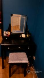 Postazione trucco con specchio a led