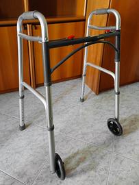 Deambulatore pieghevole con ruote