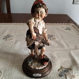 Scultura Giuseppe Armani ragazzo con chitarra