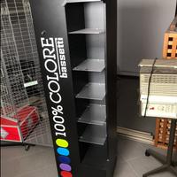 Espositore per negozio con ruote