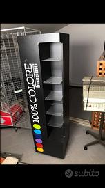 Espositore per negozio con ruote