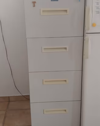Classificatore a quattro cassetti.