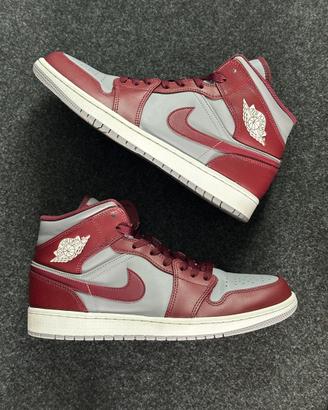 Nike Jordan 1 Mid 44 Grigio borgogna