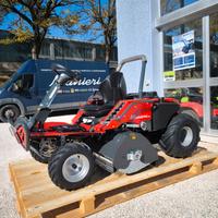 Trattorino tagliaerba trinciaerba