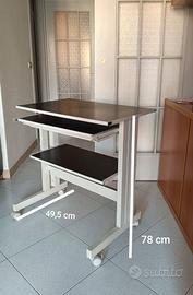 Scrivania e sedia ergonomica