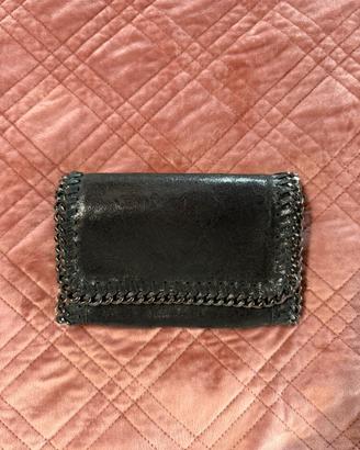 Borsa in pelle nera con profilo in catena argento