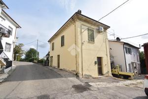 CASA SEMINDIPENDENTE A MONTESCUDO - MONTECOLOMBO