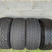 Gomme invernali    R18    225/40   NUOVE