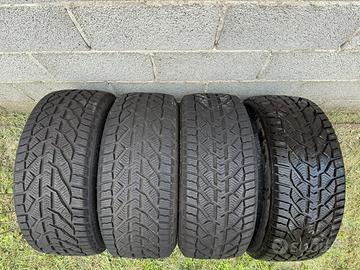 Gomme invernali    R18    225/40   NUOVE