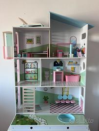 Casa delle bambole completa di accessori