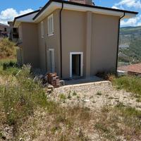 Villa su tre livelli in zona case Bianche