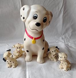 Statuina plastica stile carica 101 con cuccioli