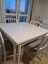 Tavolo allungabile in legno massello + 4 sedie