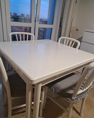 Tavolo allungabile in legno massello + 4 sedie