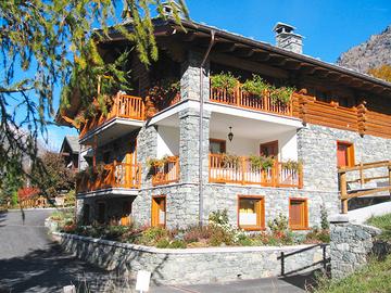 Grazioso chalet a Brusson zona laghetto