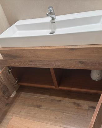 Mobile da bagno con lavabo
