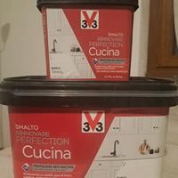 Smalto bianco professionale anti-macchia.