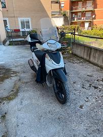 Honda SH300 i   ma solo per ricambi