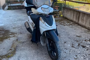 Honda SH300 i   ma solo per ricambi