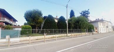 Villa di 260 m² con più di 5 locali e box auto dop