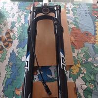 Forcella Suntour Raidon 32 100 Boost per mtb da 29