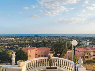 Estate 2 appartamenti in lussuosa villa Minturno