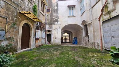 6 LOCALI A MONTESARCHIO